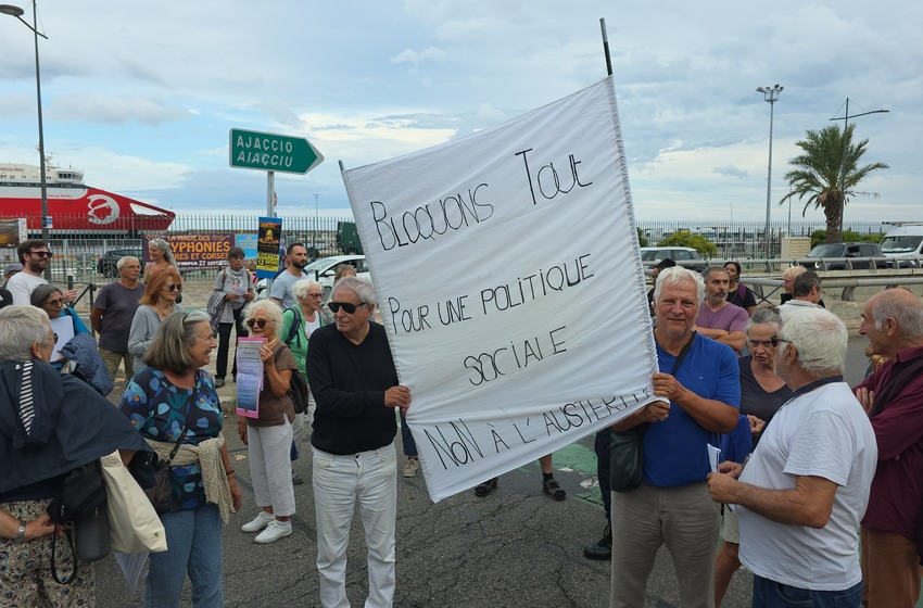Bloquons Tout : plusieurs dizaines de personnes ont bloqué le rond-point de la mairie de Bastia