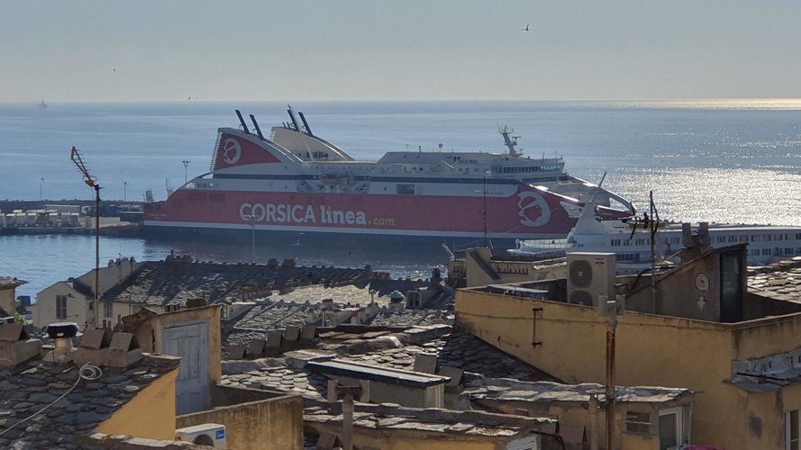 Coronavirus Les Bateaux Transportant Plus De Cent Personnes Interdits En Corse Puis Acceptes Sous Conditions Par Derogation Prefectorale