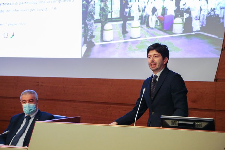 COVID-19 : l'Italie rend obligatoire le test PCR pour les ...