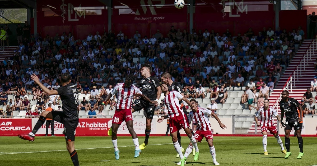 Pitazo inicial para el duelo entre Stade de Reims y Ajaccio AC