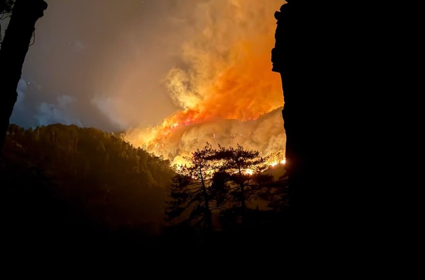 L'incendie de la Restonica continue sa progression, le camping de Tuani évacué