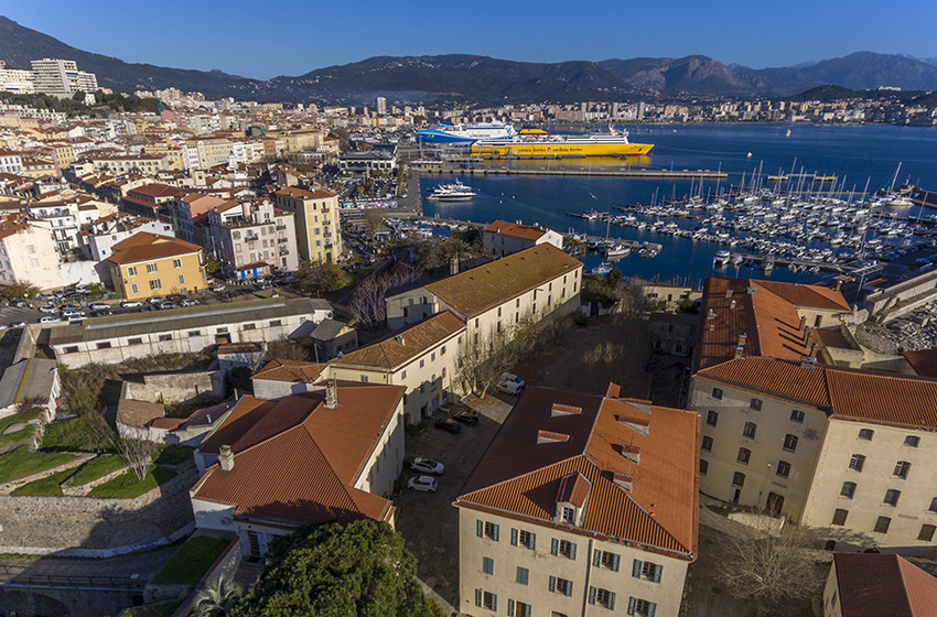 La citadelle Miollis est propriété de la Ville d'Ajaccio et le restera 