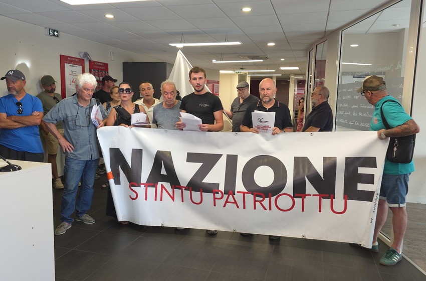 Le parti indépendantiste Nazione occupe une banque pour dénoncer le comportement de ces dernières en Corse