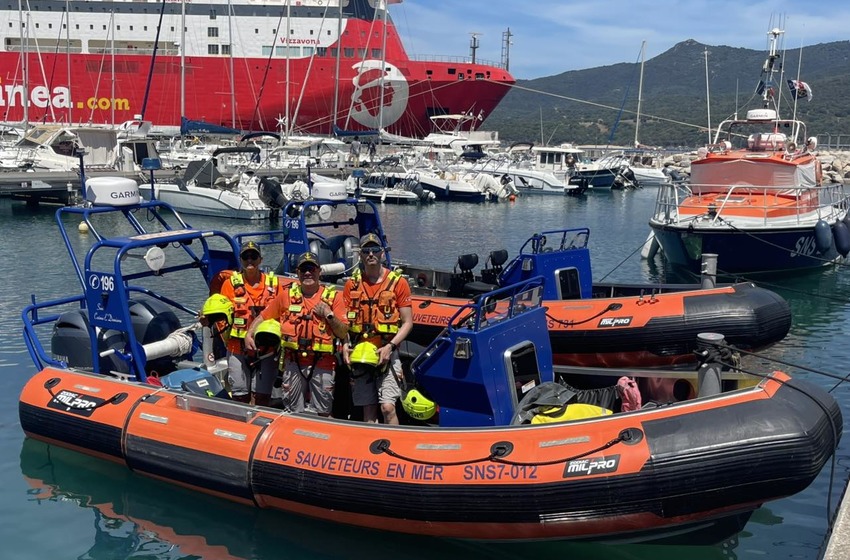 Le patrouilleur de surveillance et de sauvetage côtier SNS 7-012est officiellement en service