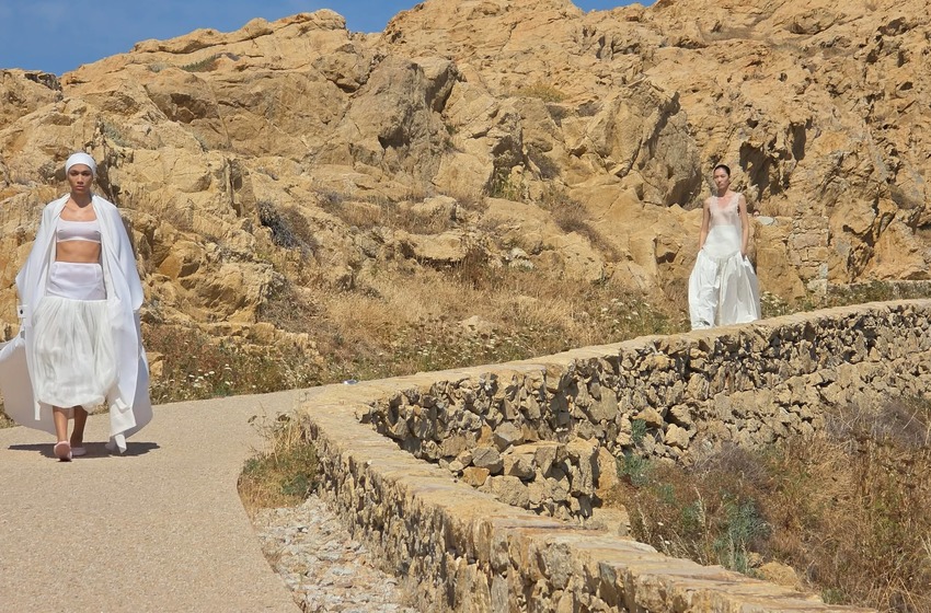 Le phare de la Pietra à l'Île-Rousse théâtre du Bonheur du créateur de mode Jacquemus