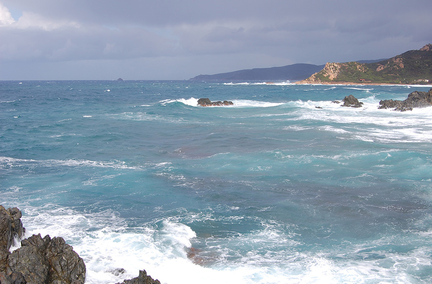 Mer agitée : la baignade est interdite sur les plages du Grand Site de la Parata et Capo di Feno
