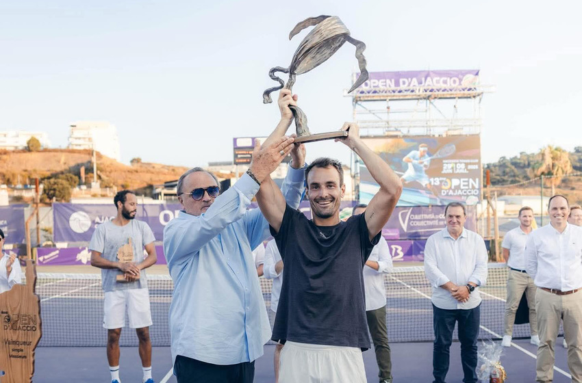 Tennis : Victoire d'Antoine Escoffier devant Laurent Lokoli qui prendra sa retraite sportive après le Roland-Garros 2026
