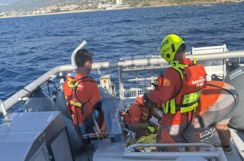 Un bateau de pêche-promenade sombre au large de Capu Laurosu, les occupants secourus