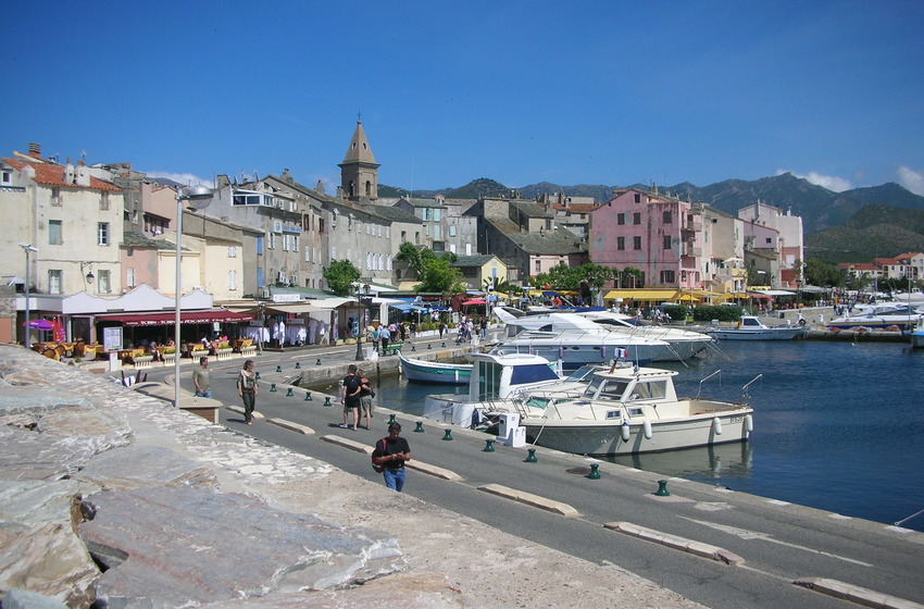 Une enquête a été ouverte après l'incendie de cinq bateaux à Saint-Florent