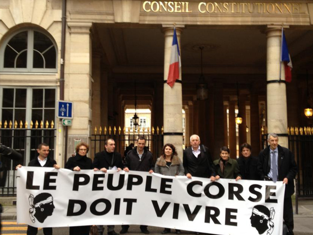 Femu A Corsica Manifeste Devant Le Conseil Constitutionnel A Paris