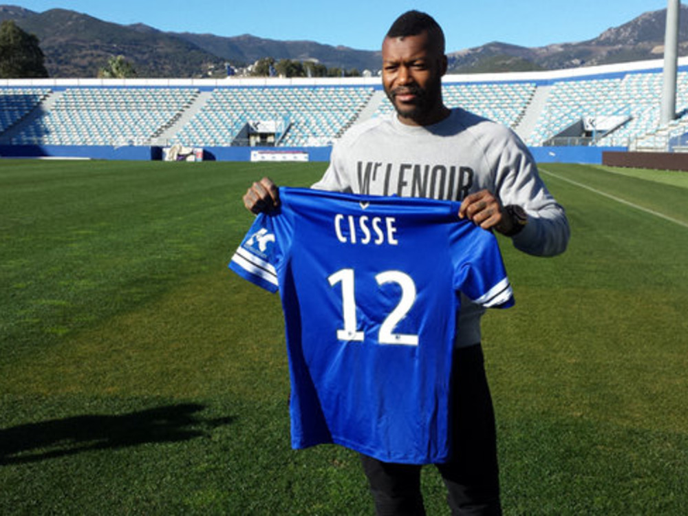 Football Ligue 1 Djibril Cisse Voit Loin Avec Lescb
