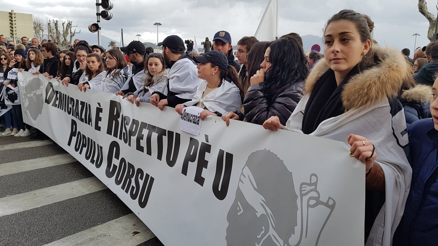 Manifestation Demucrazia e Rispettu pè u Populu Corsu la détermination de la jeunesse Manifestation Demucrazia e Rispettu pè u Populu Corsu la détermination de la jeunesse